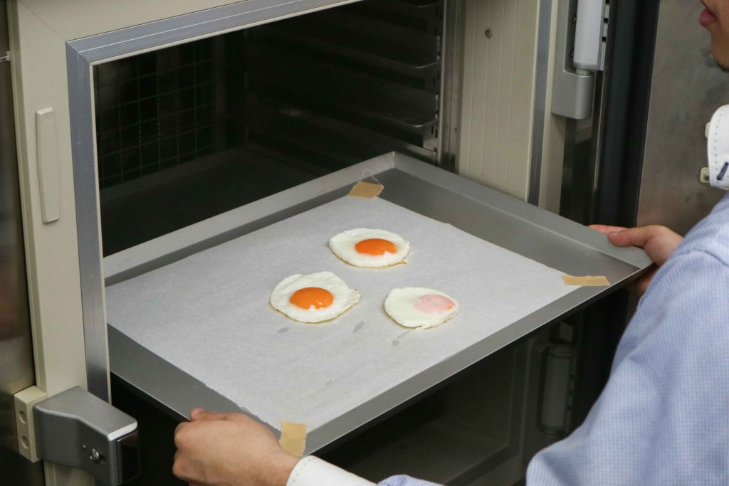 putting sunny side up eggs in flash freezer